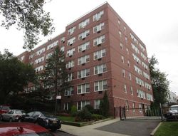  165th St Apt 4e