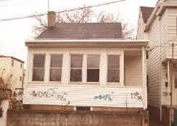  E 17th St