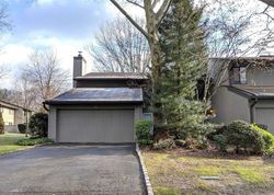  Meadowood Dr