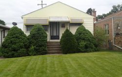  W Montrose Ave