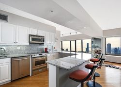  E Delaware Pl Apt 880