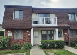  Cambridge Dr Unit 107