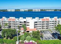  Lake Emerald Dr Apt 4