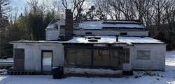  W Main St