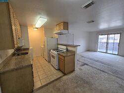  Lakeview Cir