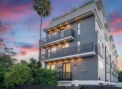  1/4 N Martel Ave