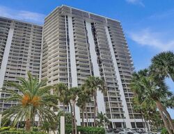 E Country Club Dr Apt