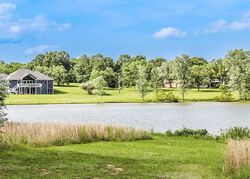  Lakeview Dr