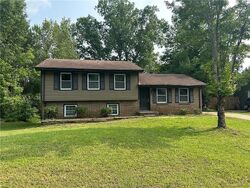 Magnolia Dr
