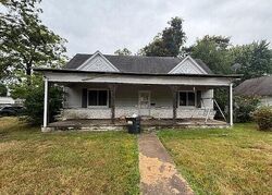  E Cheatham St