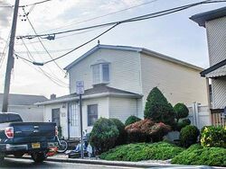  Naomi St