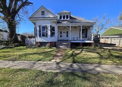  E Hutchinson Ave