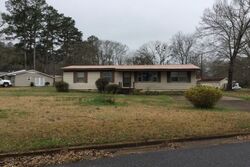 Alice Dr, Sylacauga - AL