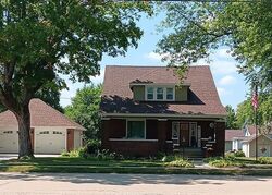  W Maple St