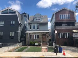  E 35th St