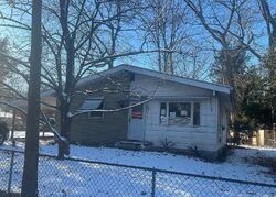  E Lakeshore Dr