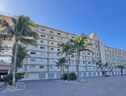  Estero Blvd Apt 523