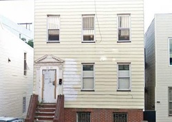  31st St