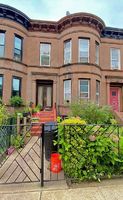  E 25th St