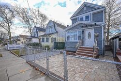 213th St