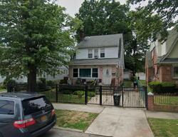  211th St