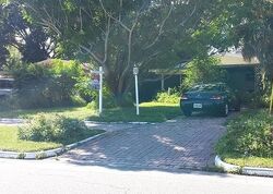  51st Ave N