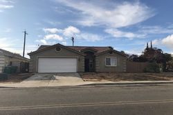  N Shoemaker Ave
