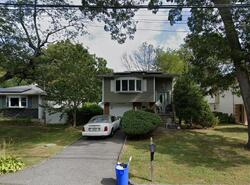  Lakeway Dr