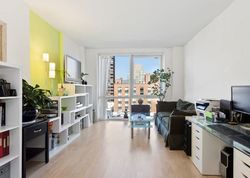  E 23rd St Apt 15h