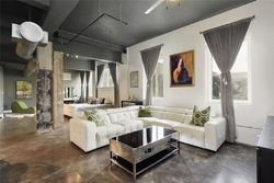  E 5th St Apt 202