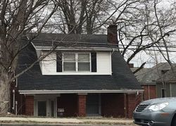  W Nixon St