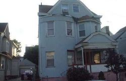  E 25th St