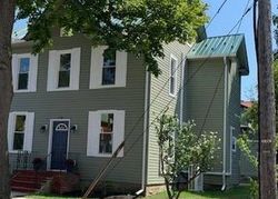  E Maple St