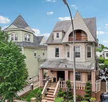  E 26th St