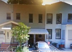  E 6th St