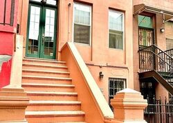  E 119th St