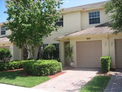  E Villa Cir