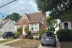  Laurel Pl