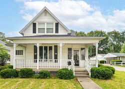 N 11th St