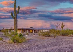  W Prickly Pear Trl