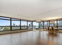  E Randolph St Apt 140