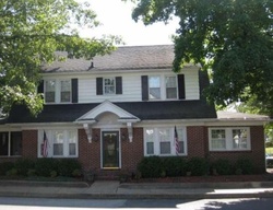  W Main St