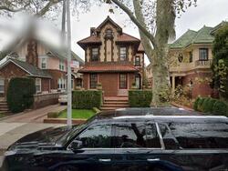 E 5th St
