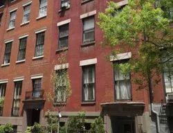  E 9th St