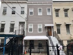  E 185th St