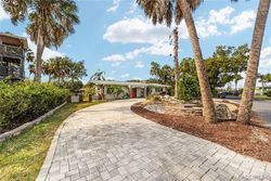 N Crescent Dr