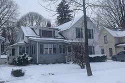  E Garfield St