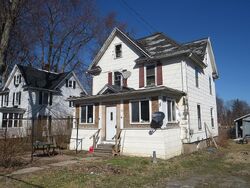  W Main St
