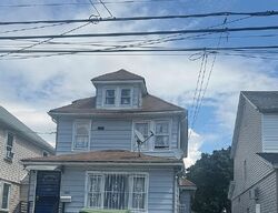  122nd St