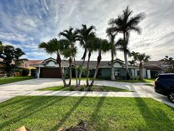  Island Lakes Ln
